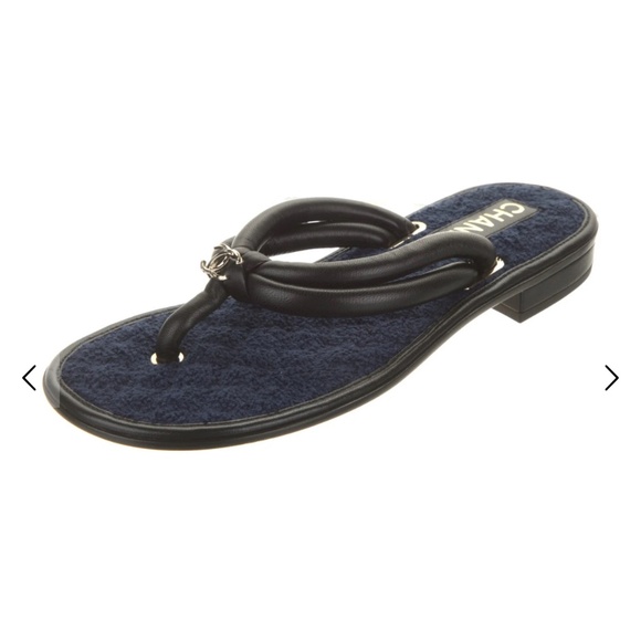 Chanel 2021 Interlocking CC Logo Slides - Picture 2 of 4